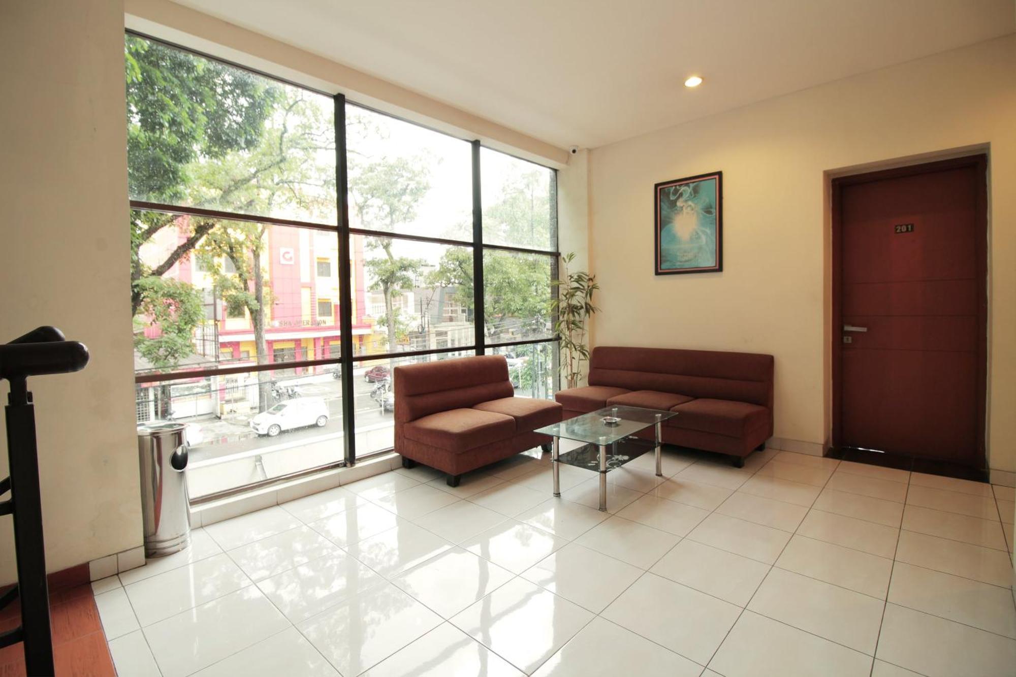 Capital O Galaxy Inn Bandung Exterior photo