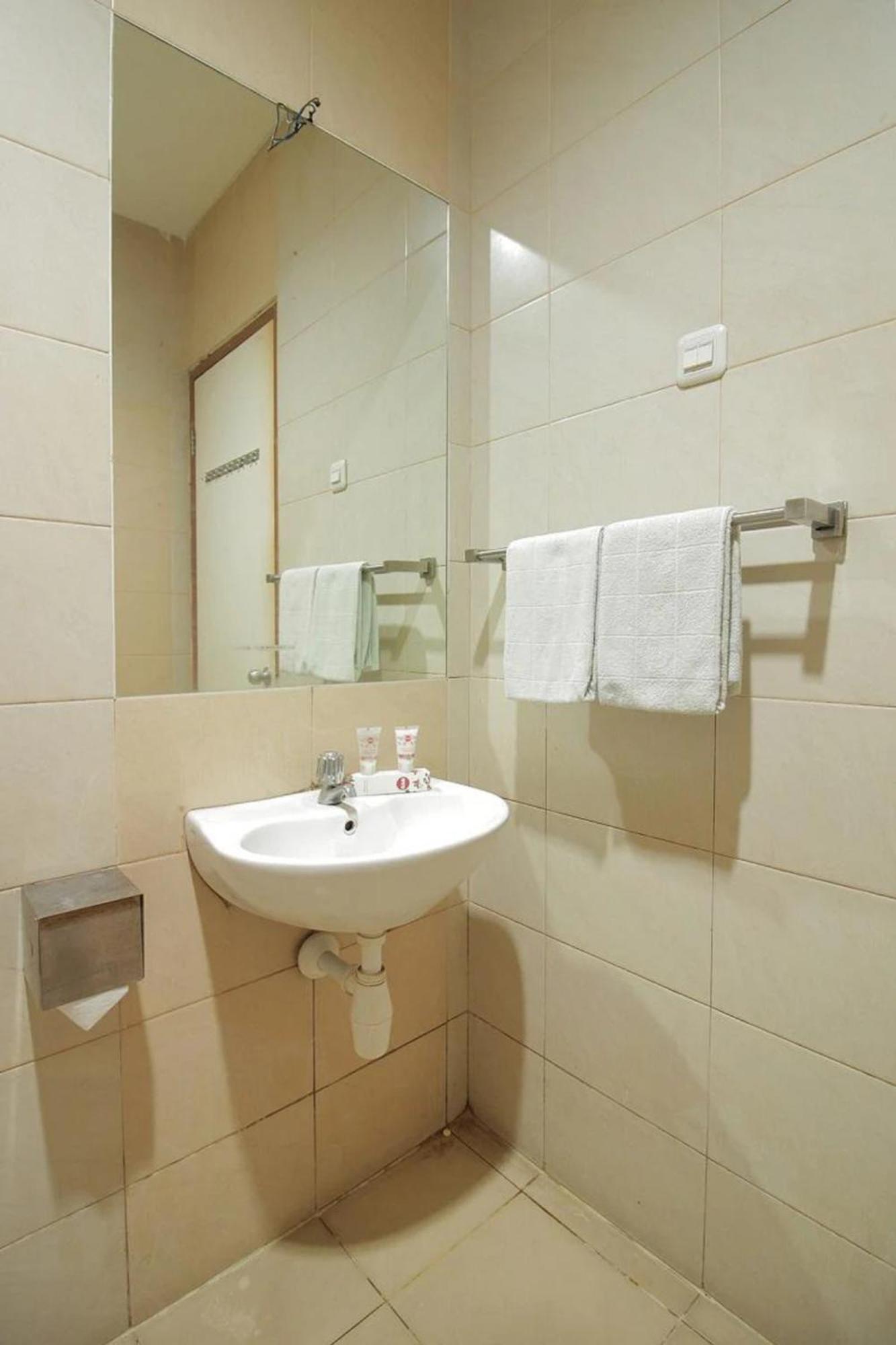 Capital O Galaxy Inn Bandung Exterior photo