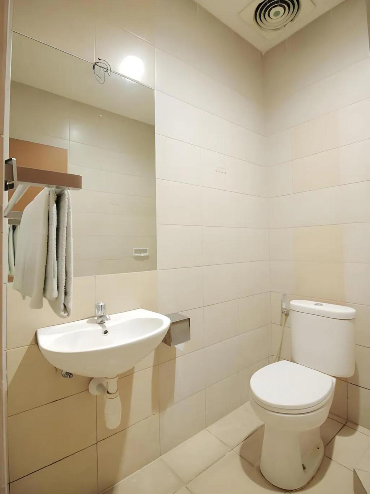 Capital O Galaxy Inn Bandung Exterior photo